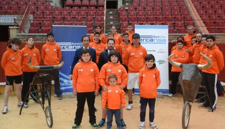 Fercansa promociona las equipaciones de la Escuela Taurina de Córdoba